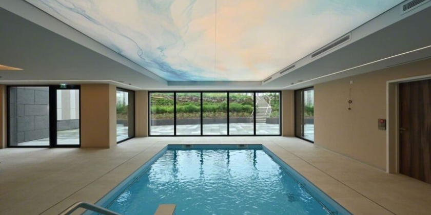 Residence-gallery-plafond-tendu-deco-piscine-850x565.jpg