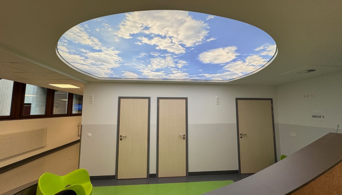 CHU Mont Godinne salle d'attente imprimé lumineuc ciel 2.jpeg