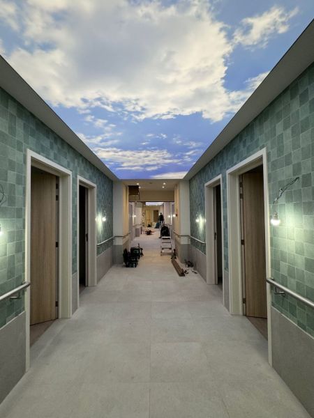 Orpea Strassen Imprimé Lumineux  Strassen Imprimé Lumineux hall de nuit 2.jpeg