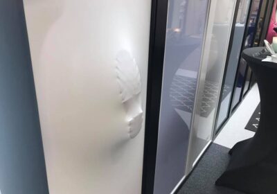 Comment réagit le plafond tendu à un dégât des eaux ?