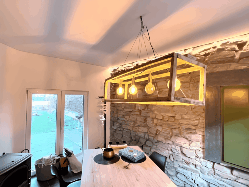 Installation d’un grand plafond tendu blanc mat et gorge lumineuse