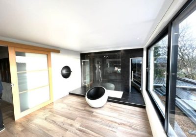 Installation d’un plafond tendu Barrisol pour salle de bain