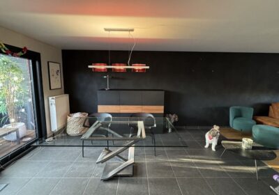 Intérieur transformé par la pose d’un plafond tendu