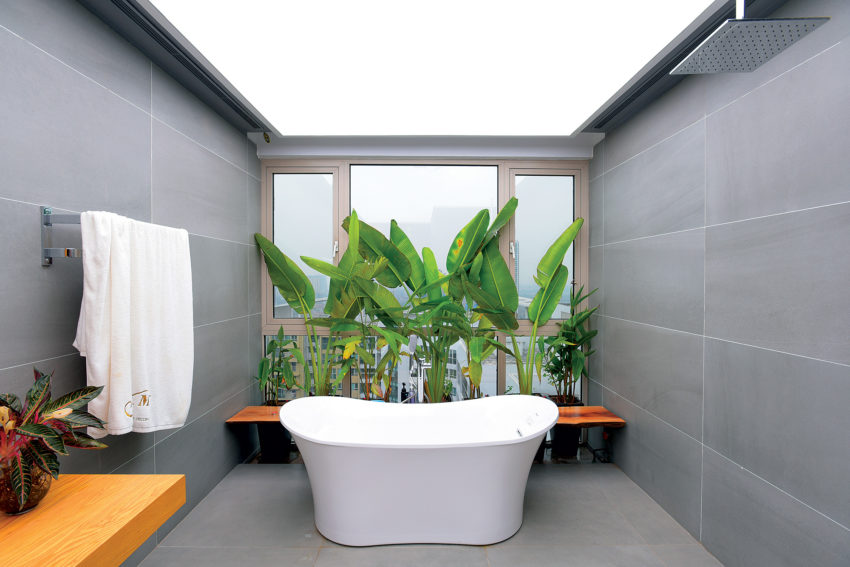 Plafond tendu dans la salle de bain : solution idéale contre l’humidité ?