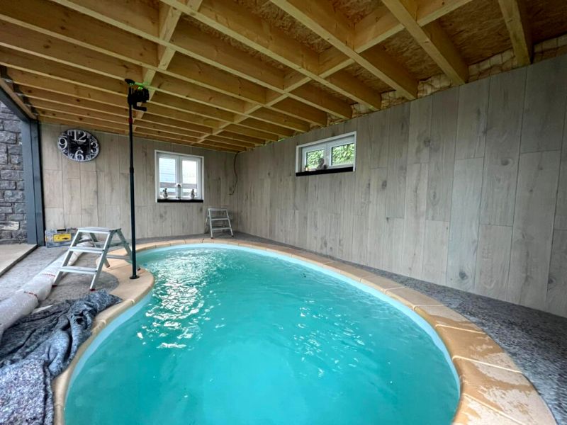 Plafond tendu noir pour piscine - Avant